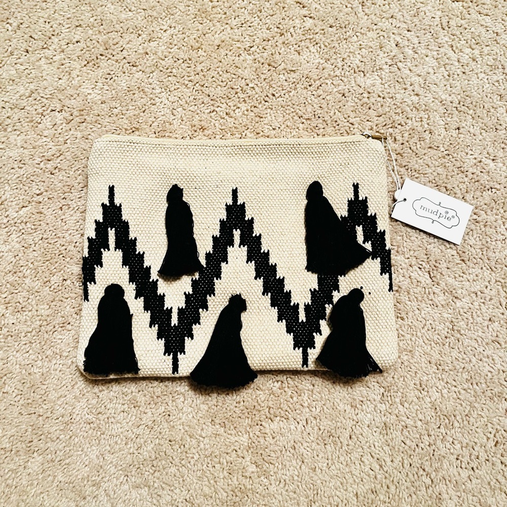 Mud Pie clutch with zipper
